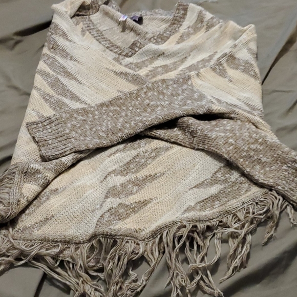 🧡poncho cardigan thing🧡 - Picture 2 of 2